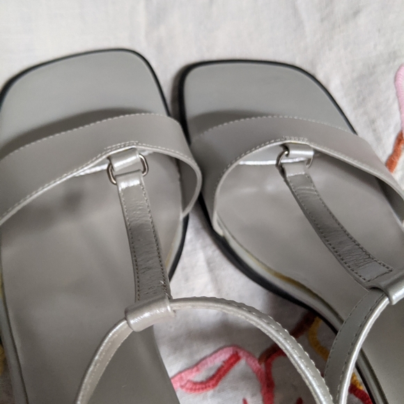 1990s Y2K silver minimal t bar square toe heels - Picture 4 of 10